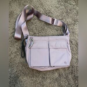 Athleta Kinetic Travel Crossbody Flora Mauve Purple NWOT